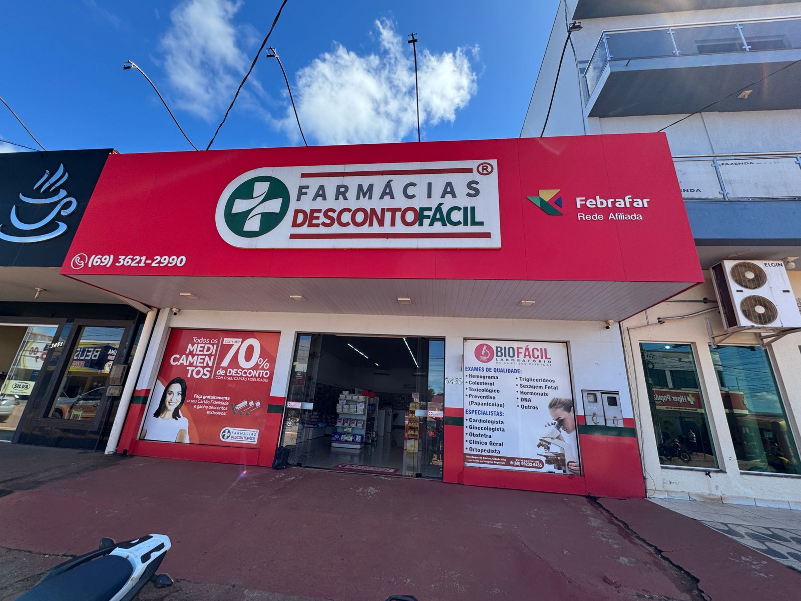 Interior da Farmácia Desconto Fácil